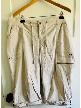 Women's Lane Bryant Beige Plus Size 20 Capris cargo